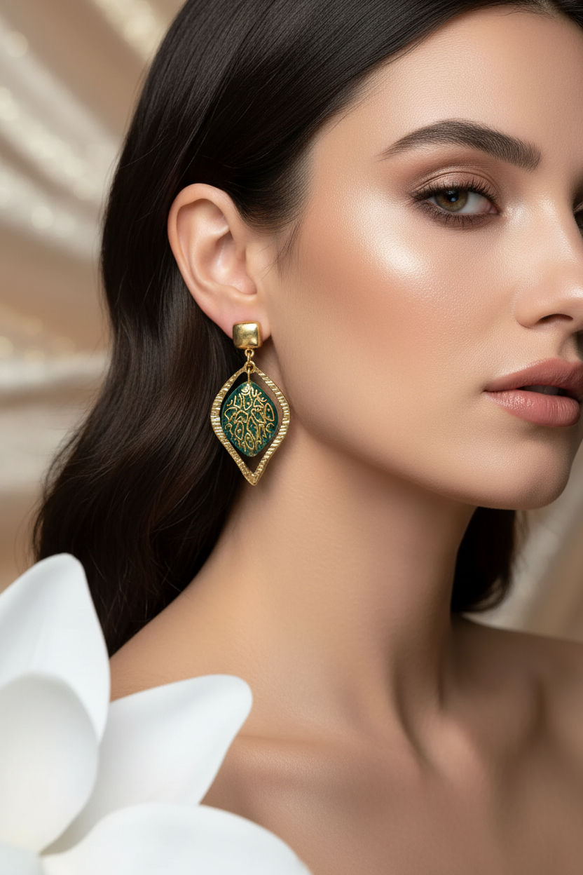 Golden Minimalist Dangle Earrings – Elegant Golden Jewelry