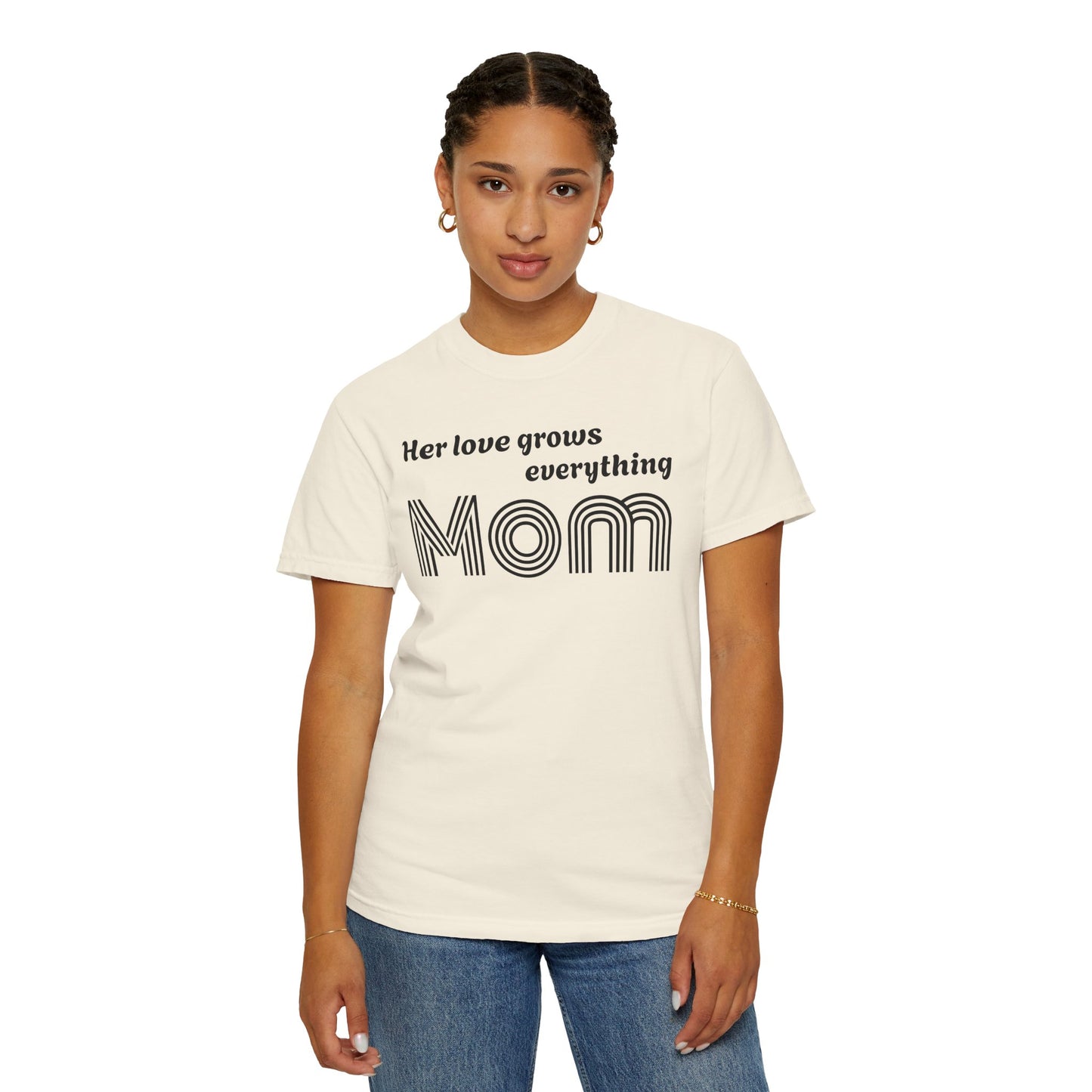 Mom T-Shirt — “Her Love Grows Everything” Retro Mom Tee for Mother's Day