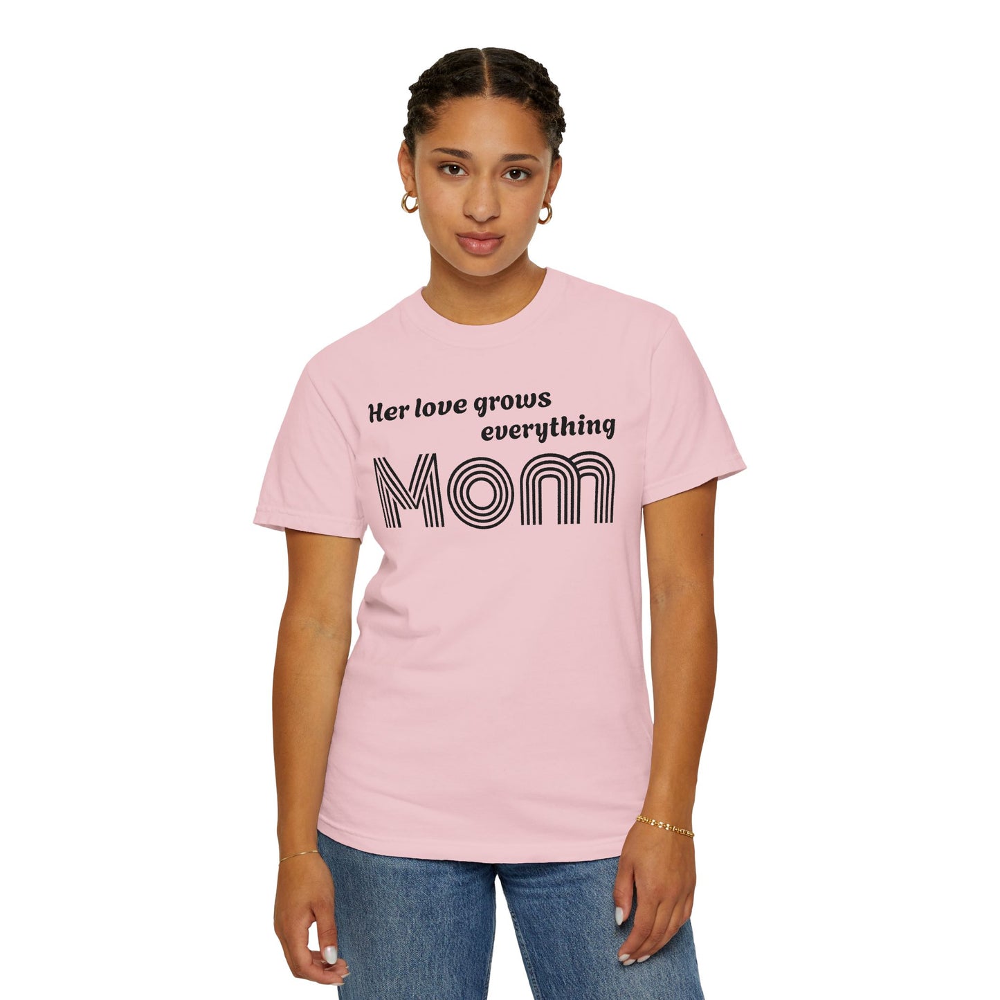 Mom T-Shirt — “Her Love Grows Everything” Retro Mom Tee for Mother's Day