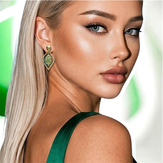 Golden Minimalist Dangle Earrings – Elegant Golden Jewelry