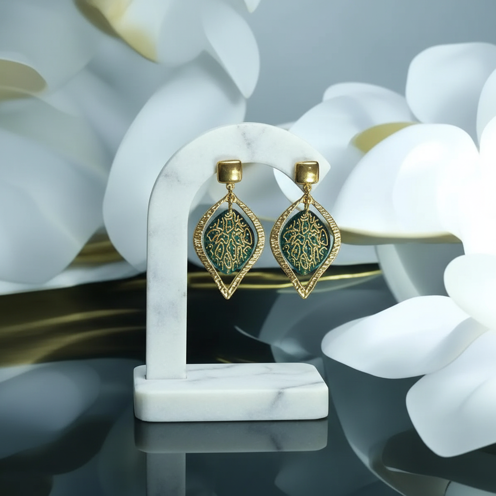 Golden Minimalist Dangle Earrings – Elegant Golden Jewelry