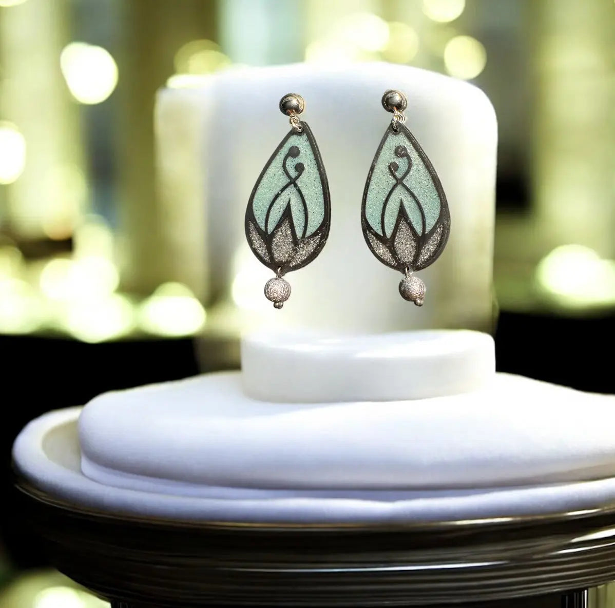Minimal Resin Flower Earrings