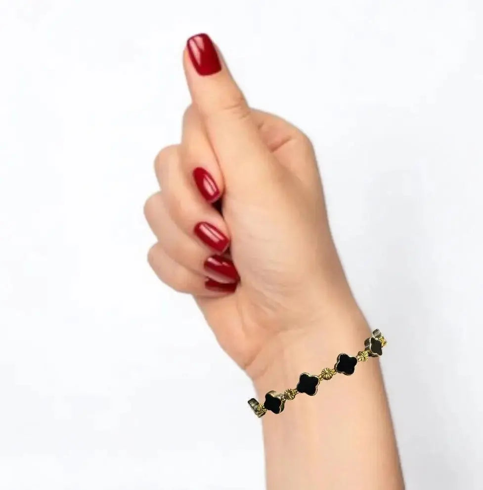 Van Cleef style magnetic clasp bracelet