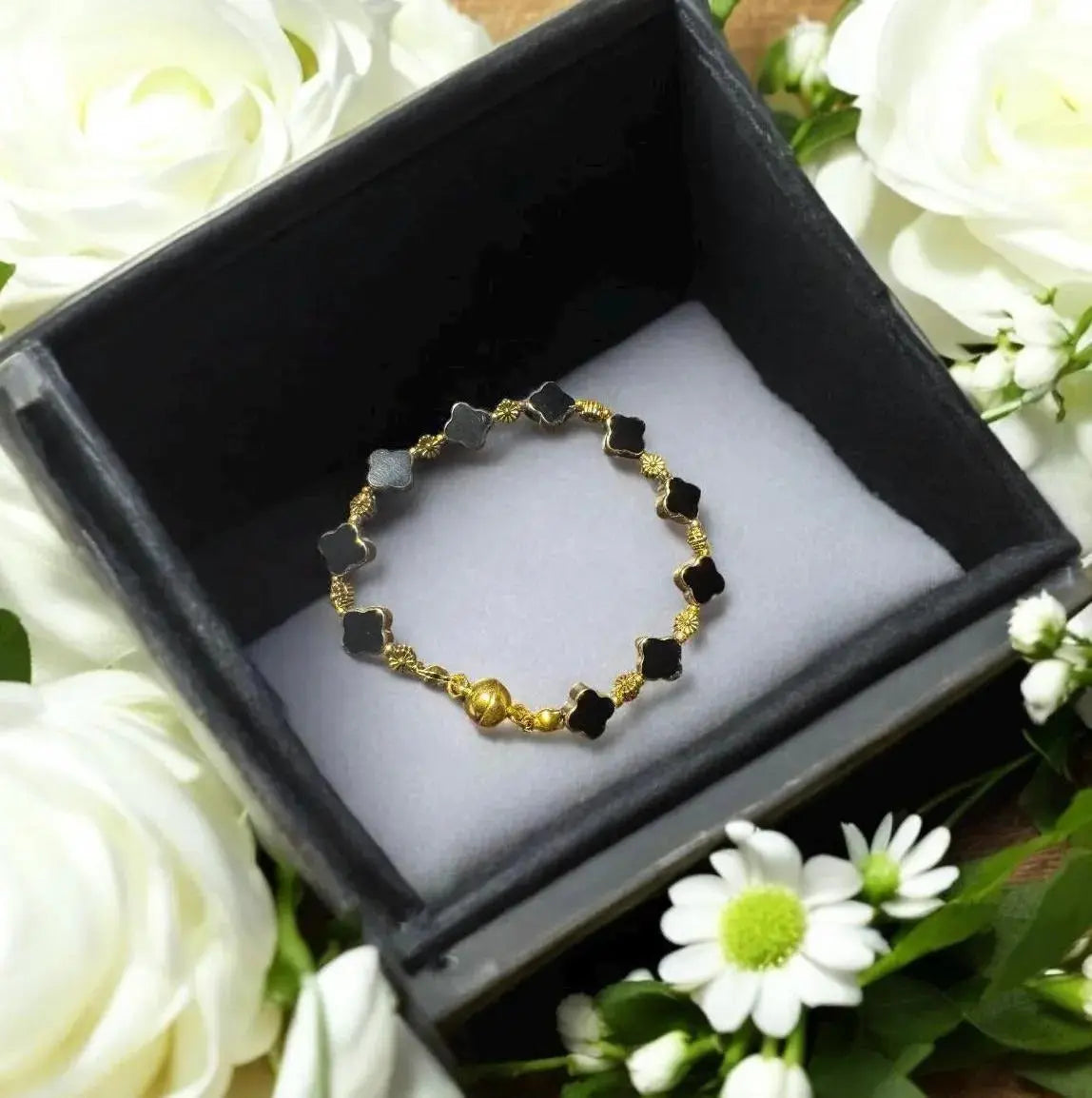 Handmade clover bracelet | elegant Van Cleef inspired beads with easy magnetic clasp